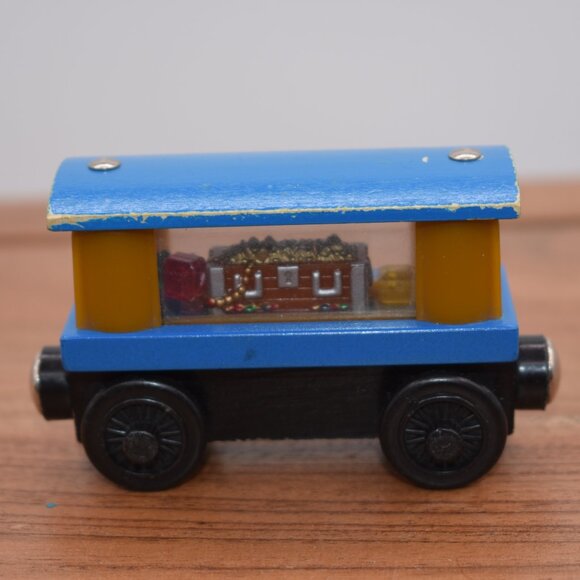 Thomas the Tank Engine & Friends Wooden Railway Train Sodor Museum Jewel Car - Picture 3 of 5